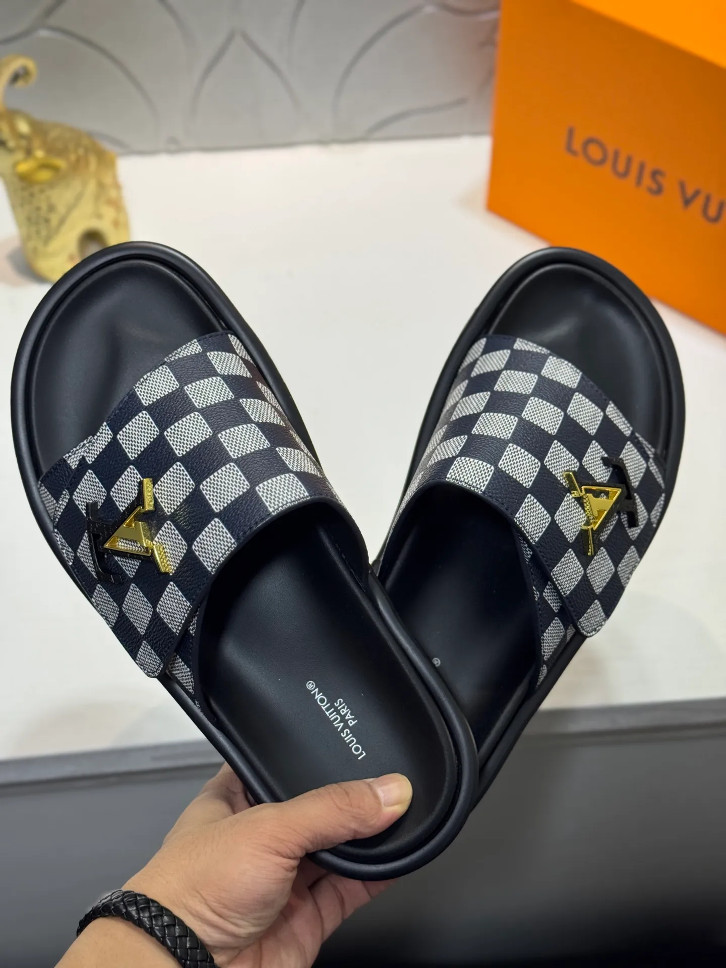 Men's Men's Shoes💰360 [New Style]🦇🦇Top Original [Louis Vuitton] Slippers for Couples👫Spring and Summer Style🎯🎯As an active family in the fashion industry ⭐ Lv takes bold innovation as its true nature ⚡Fabric and floral with hardware🔥Clean and neat ⚡Fashionable and elegant🌹Multiple colors available Size: 36-44 (45. Customized